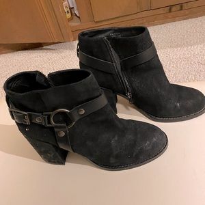 Black heeled boots
